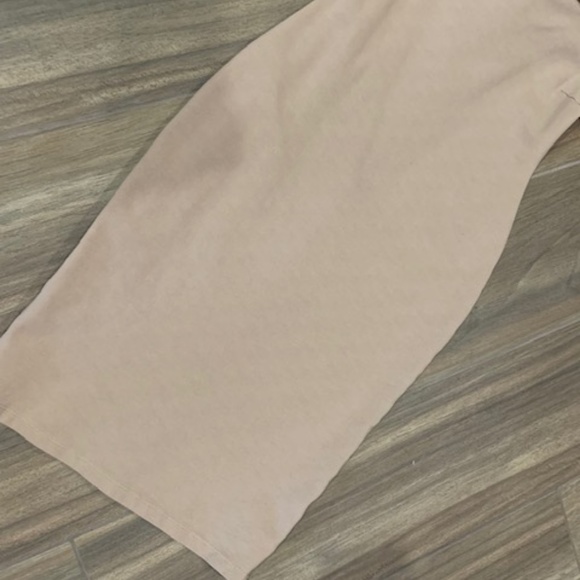 Off the Shoulder Body Con Dress! - Picture 2 of 5